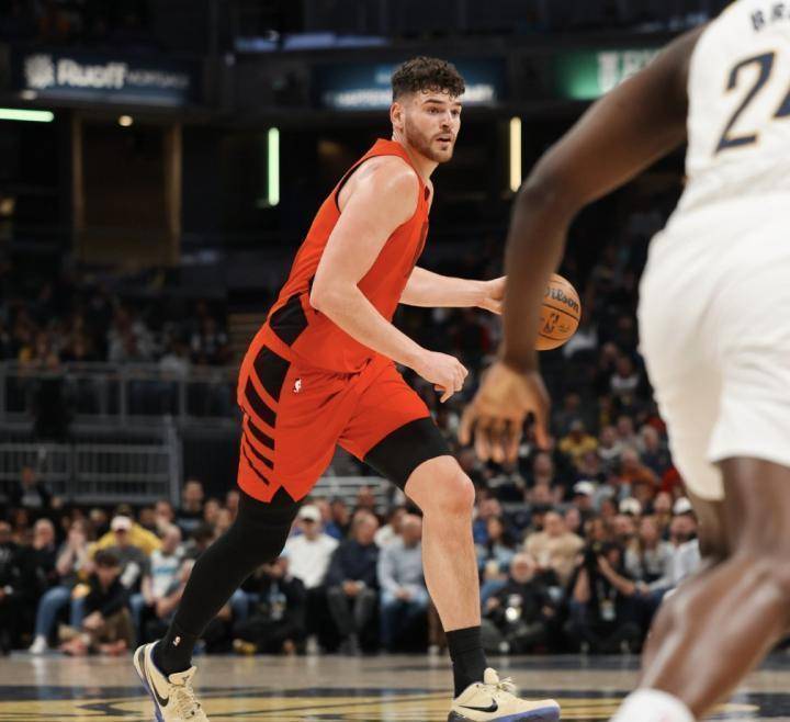 开拓者客场取胜,克林根高效发挥刷新个人纪录 体育新闻