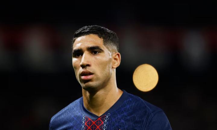 皇马右路补强传闻再起;阿什拉夫表达回归意愿;俱乐部关系或成关键变量。 体育新闻