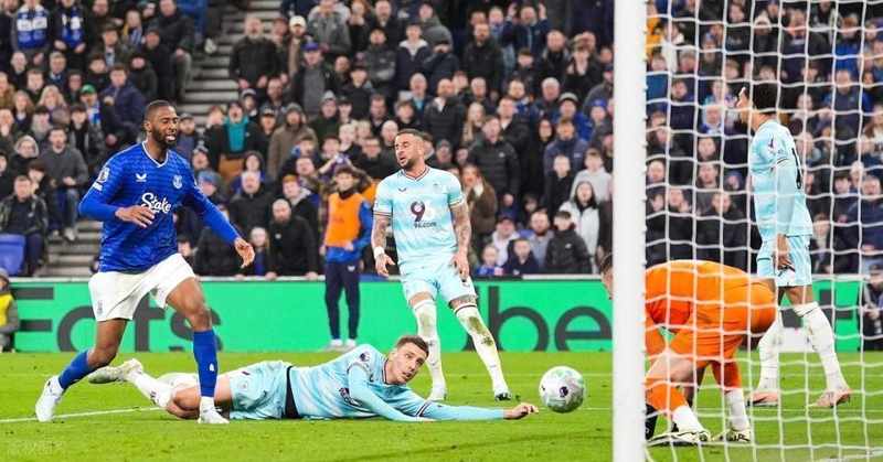  绿茵场上的数字真相：一段关于英超豪门的沉浮笔记 体育新闻