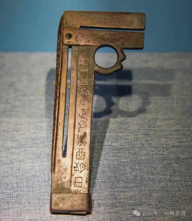  平庸外表下的历史重音：为什么这块“路边石”是国家重宝？ 文化旅游