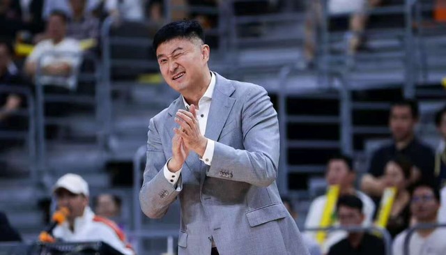  广东宏远内线困局：一位老球迷亲历的补强决策全解析 体育新闻