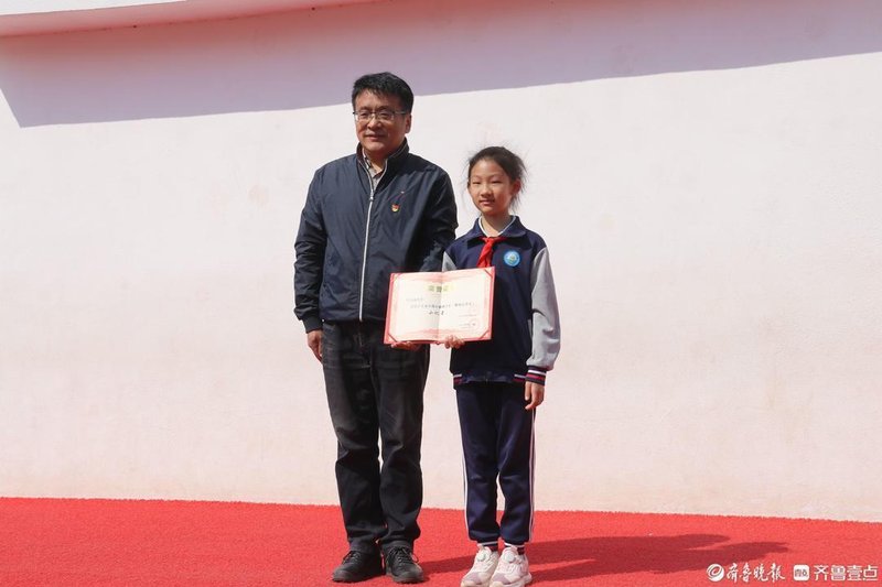  从糖果到聘书：一位少年的红色传承行动引发的教育思考 新闻