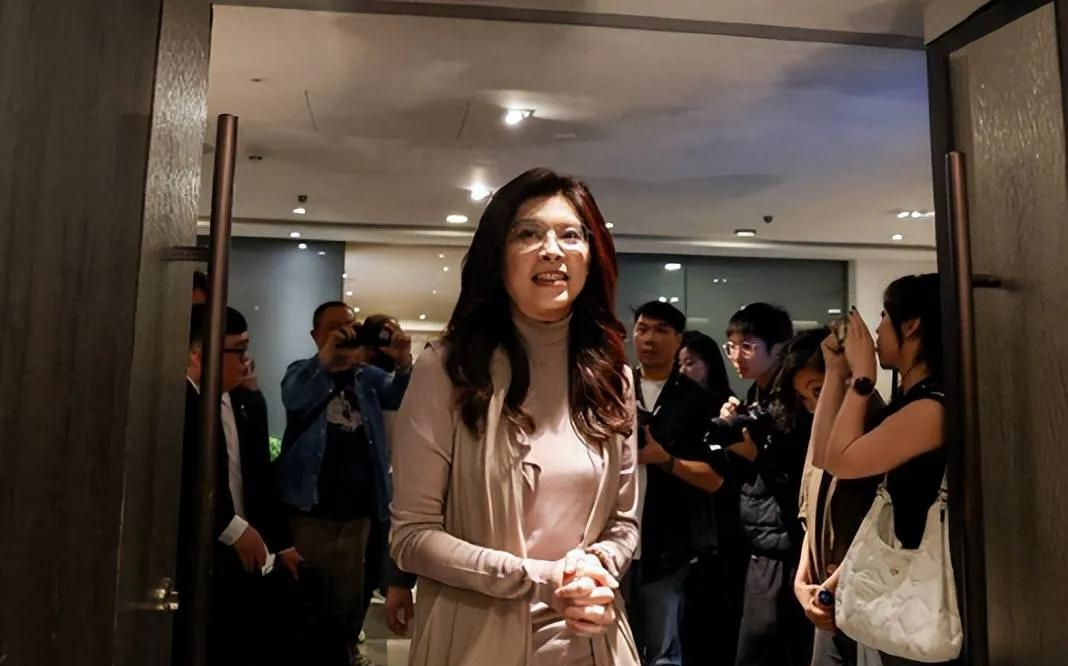  从虹桥接机到中山陵演讲：郑丽文48小时访问的深层意涵与两岸关系新动向 新闻