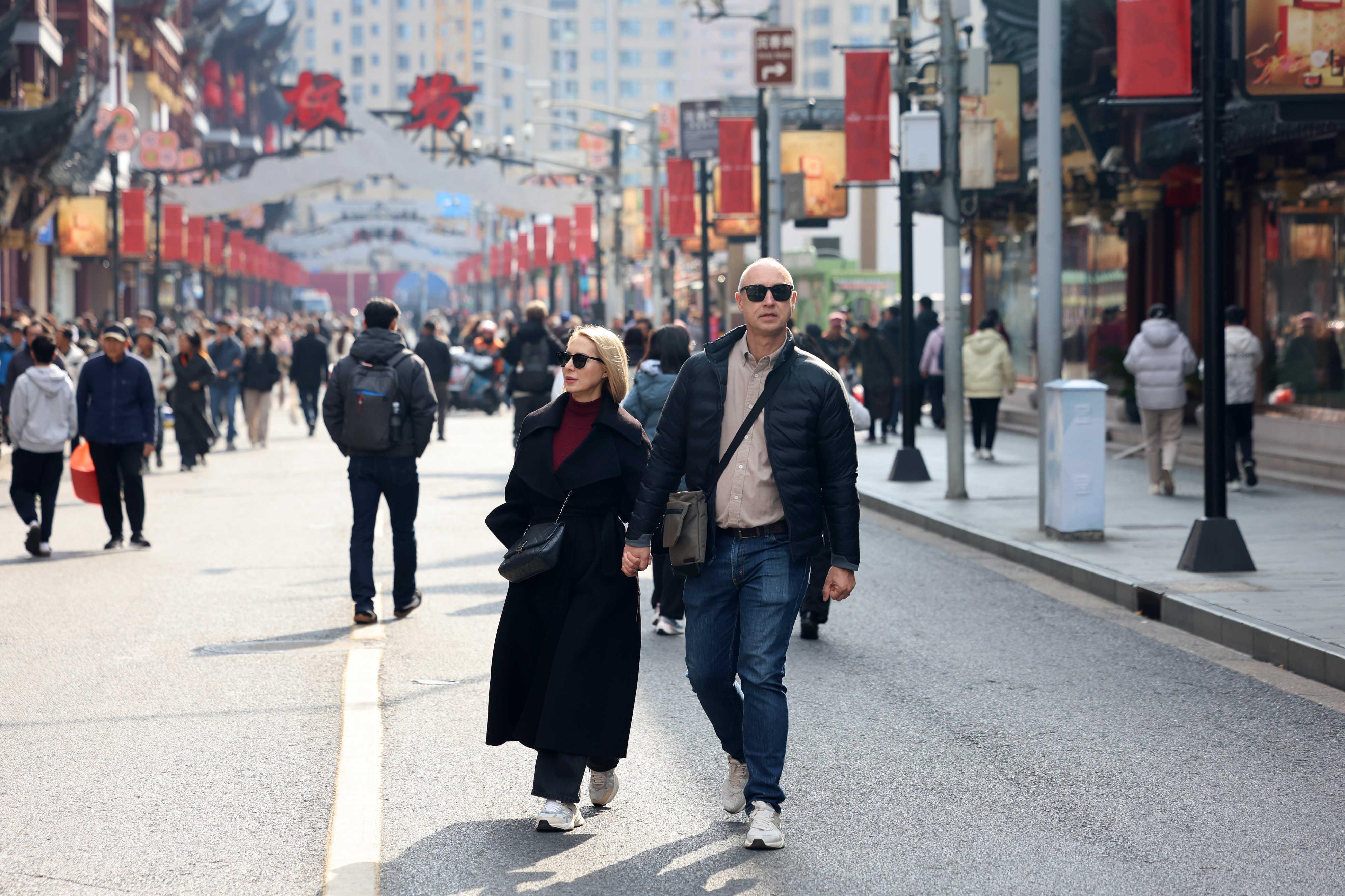  解码上海消费万亿方程式：16600亿背后的三重增长引擎 新闻