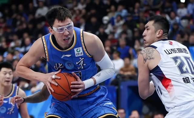  技术视角下的CBA格局演变：上海21连胜背后的战术密码与竞争逻辑 体育新闻