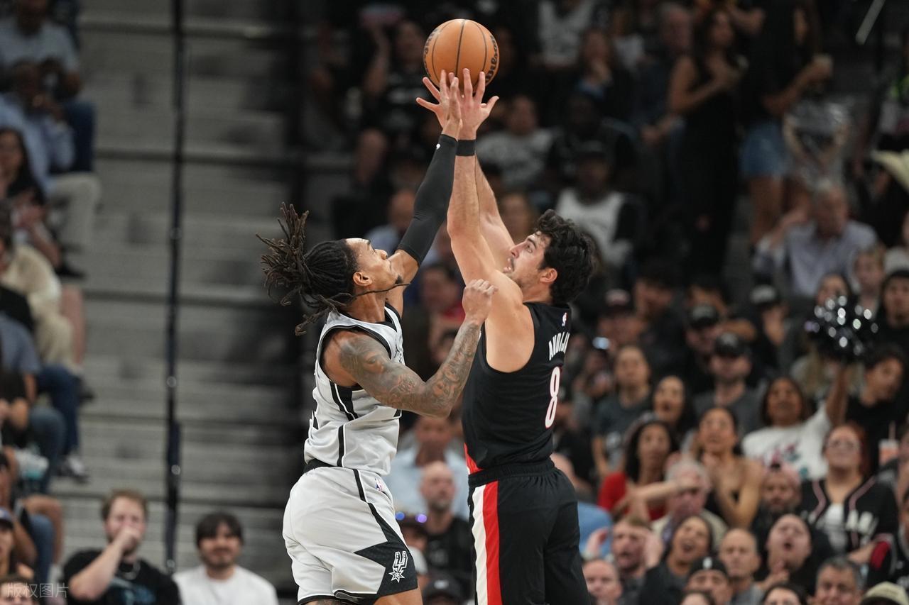  114-110那一夜，他们用热血写就了属于自己的故事 体育新闻