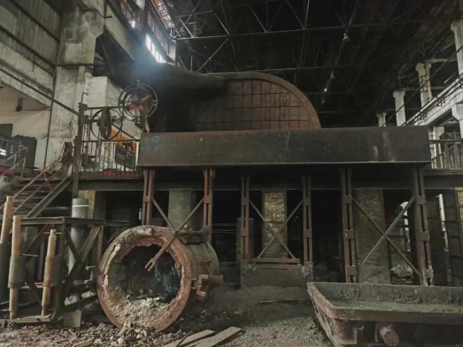  一座废弃工厂的最后一搏：37人争抢“废铁”背后的命运翻转 股票财经