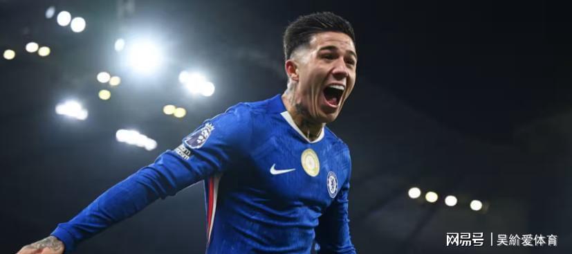  从河床到斯坦福桥：恩佐·费尔南德斯的战术进化论 体育新闻