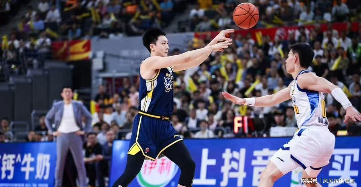  绝境中的怒吼：一个顶薪球员的迷失，与卫冕冠军的自我救赎 体育新闻