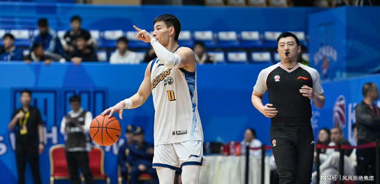  绝境中的怒吼：一个顶薪球员的迷失，与卫冕冠军的自我救赎 体育新闻