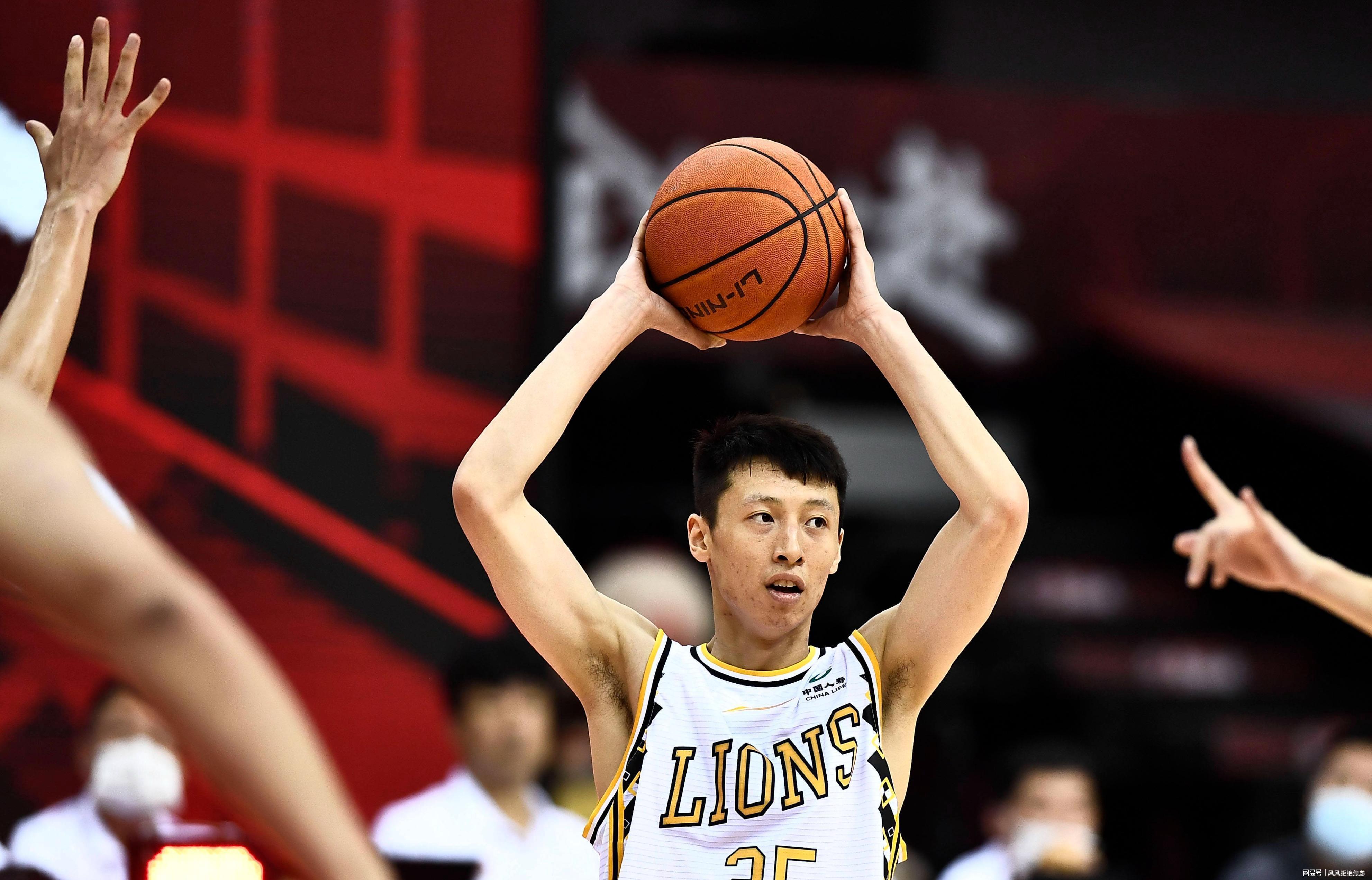  绝境中的怒吼：一个顶薪球员的迷失，与卫冕冠军的自我救赎 体育新闻